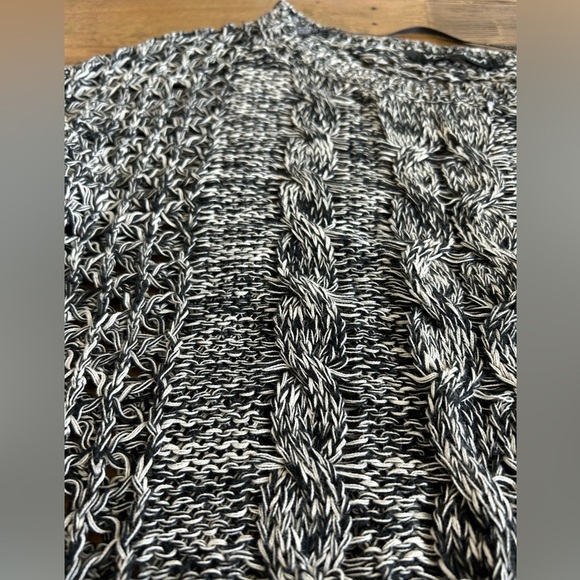 VOLCOM Open knit Black and White Long sleeve pullover Lightweight Size Medium - Picture 7 of 8